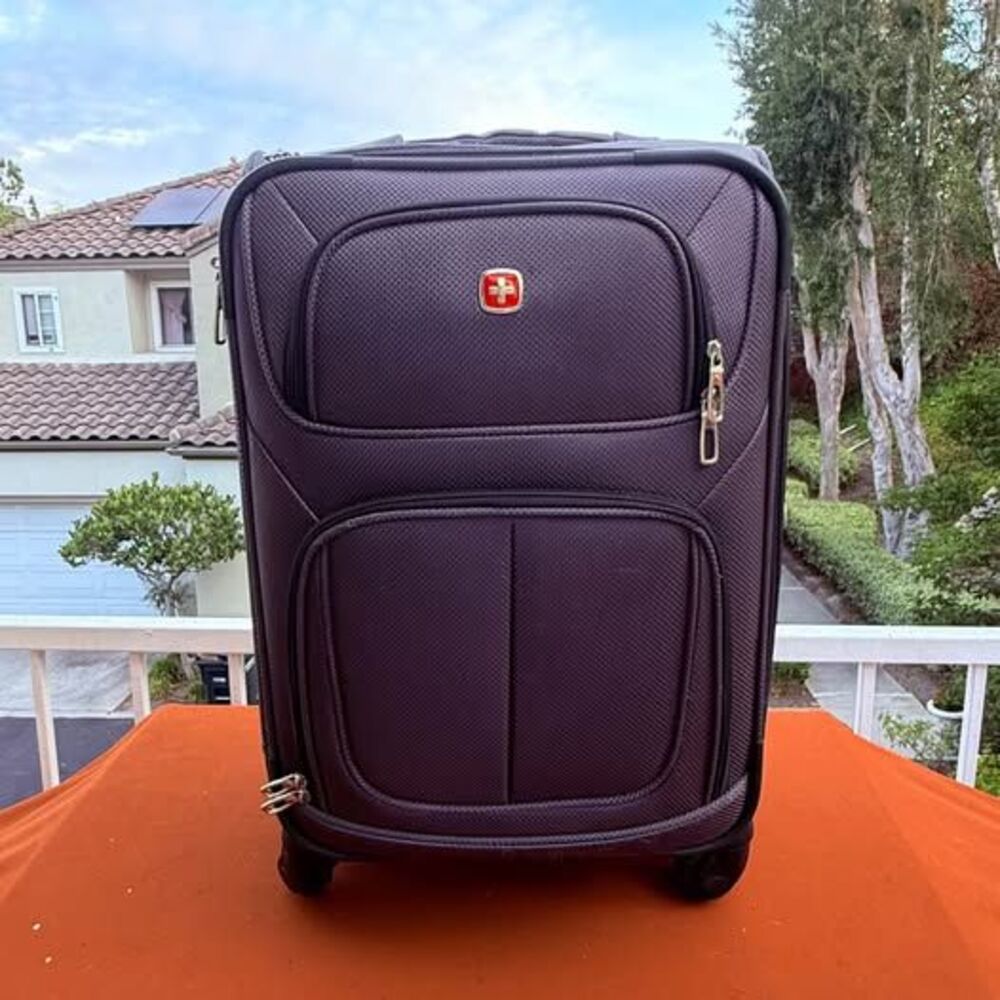 SwissGear Sion Carry-On Spinner Suitcase